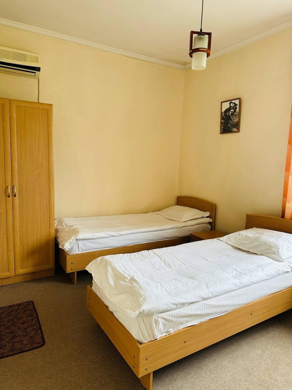 Guest House Crocus Bishkek Ngoại thất bức ảnh